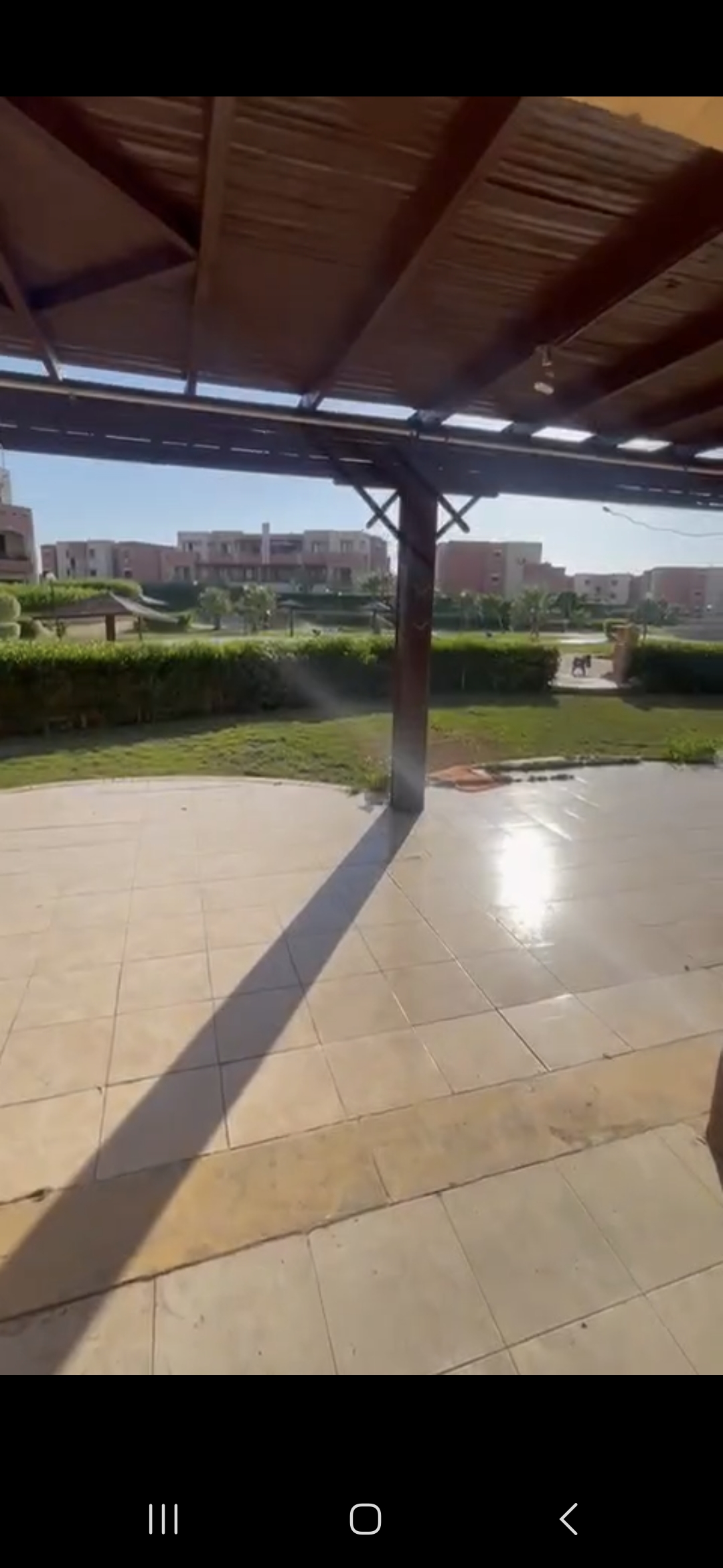 شاليه بجاردن وفرش راقي يطل على البحر 