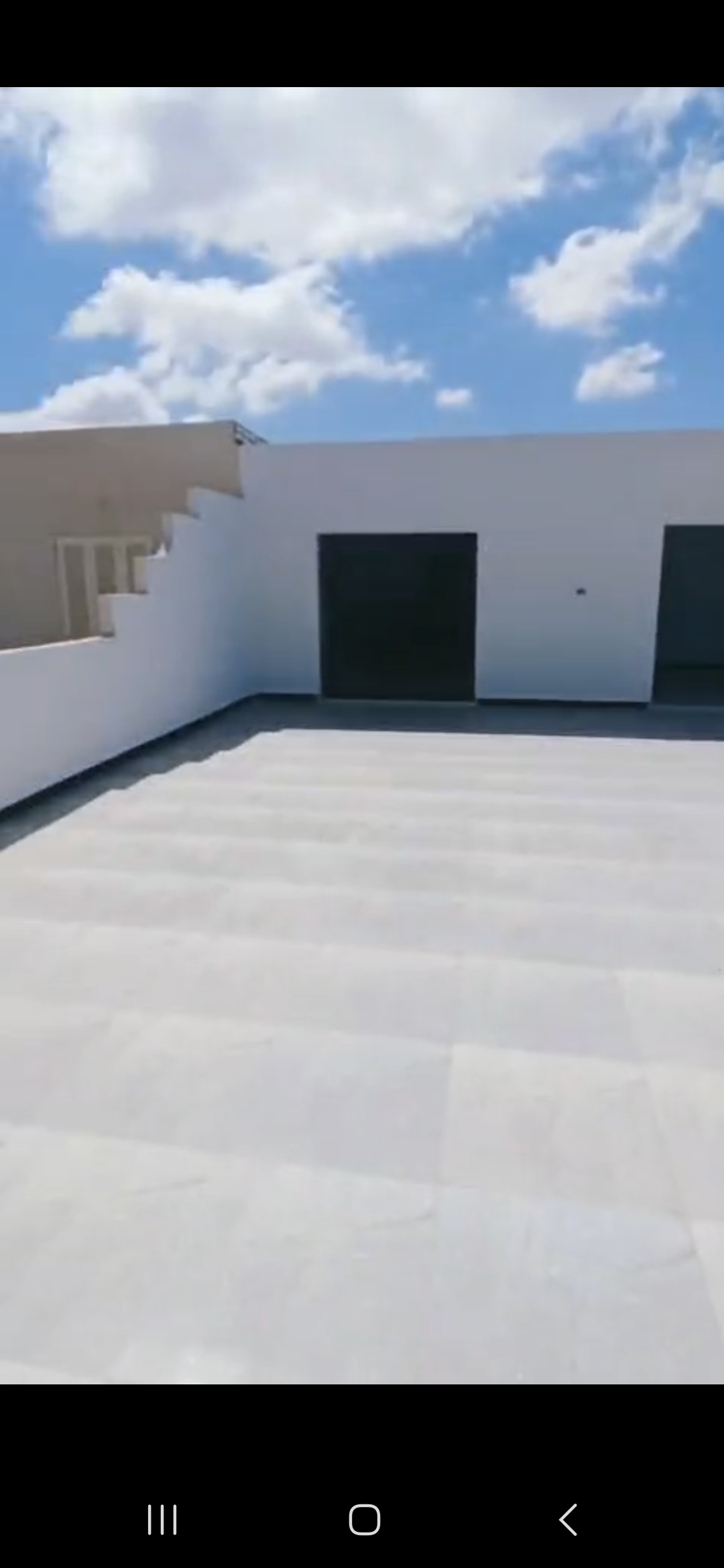 شاليه بروف بفيو رائع مطل على البحر 